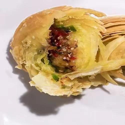 大救驾。大救驾是我们皖北特有特色月饼。它的原材料比较丰富，口感比较硬，别的地方的