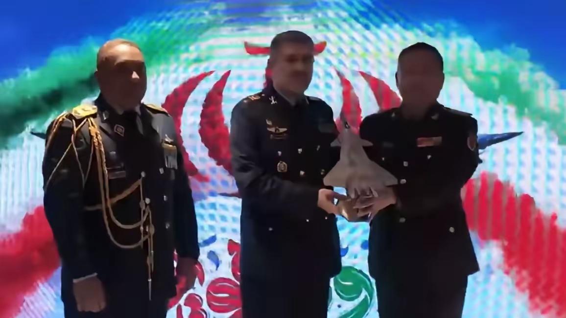 美大军压境之际，中国武官送伊朗歼-20模型，早就给过伊朗机会​据伊朗媒体报道，