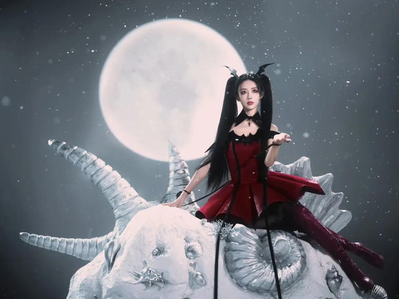 [思考]作为最后一个“超级月亮”，此情此景，很适合孟姐[玫瑰]的“小恶魔”造型[