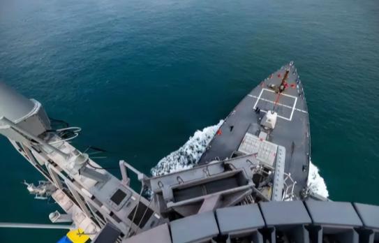 特朗普把我们全骗了！炸高官、轰伊朗、逼谈判，全是铺垫，目的只有一个：把驱逐舰钉进