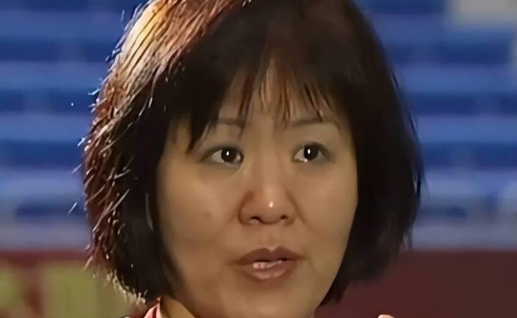 当总局让她在国内手术，她偷偷飞去了美国。自费8万美金，飞向芝加哥Rush医学中