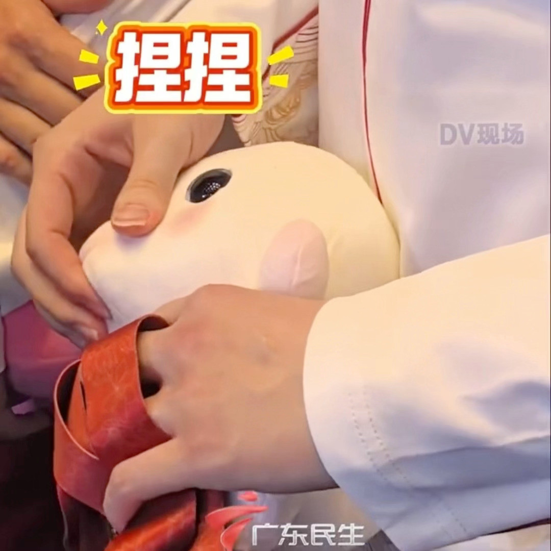 白切鸡：你不要再捏啦！