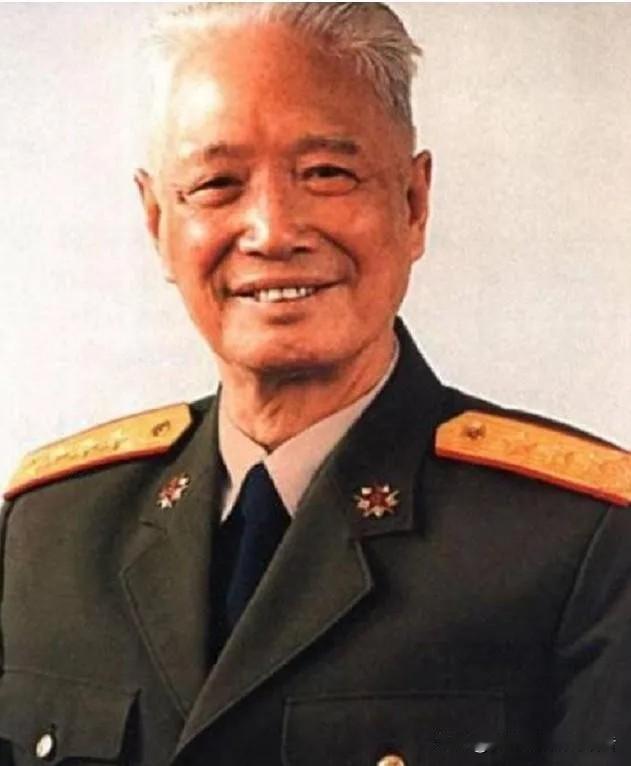 1981年深秋，时任解放军副总参谋长的张震，走进安徽宿县盛圩子村的一间土坯房。看