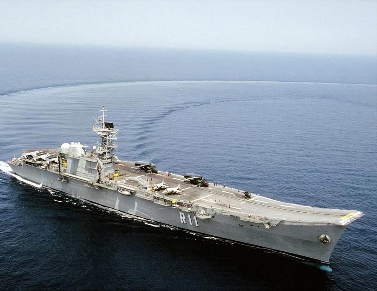 新西兰派最大军舰闯台海遭解放军包夹！我军歼-16挂弹模拟攻击当场立威