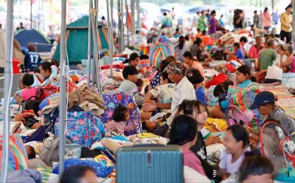 洪森故技重施想坑阿努廷，可惜这招彻底失灵了。泰柬边境打得热火朝天，洪森却突