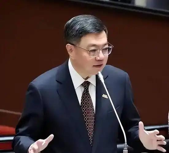 就在刚刚，台“行政院长”卓荣泰发表声明，3月31日，针对郑丽文将于4月7