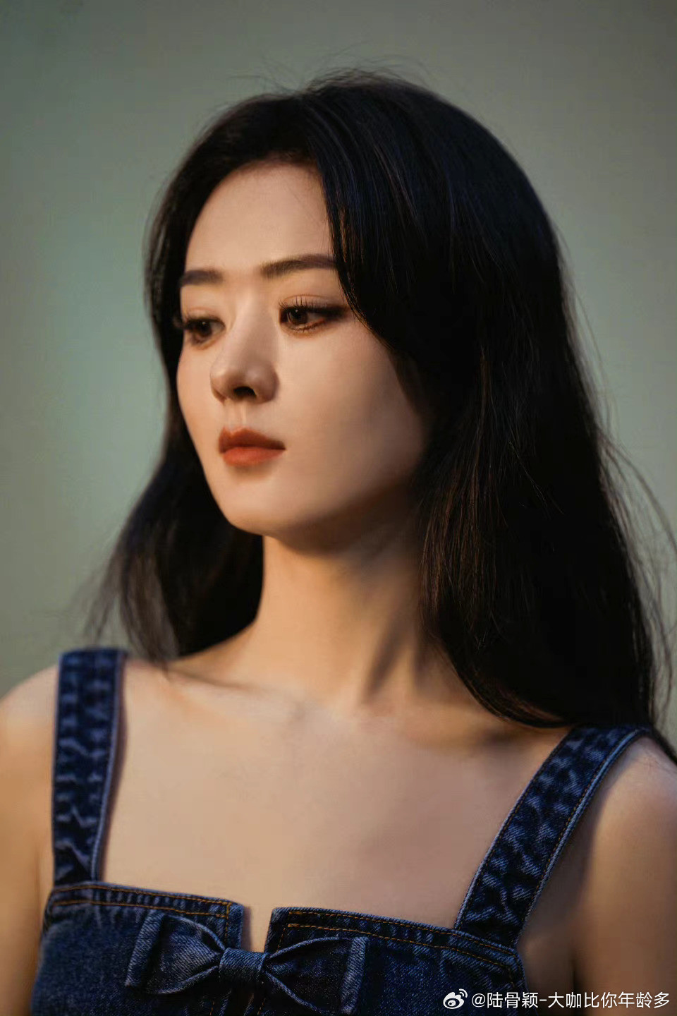 赵丽颖代言self-portrait“愿你还保持原有的初衷，灿烂的笑容。