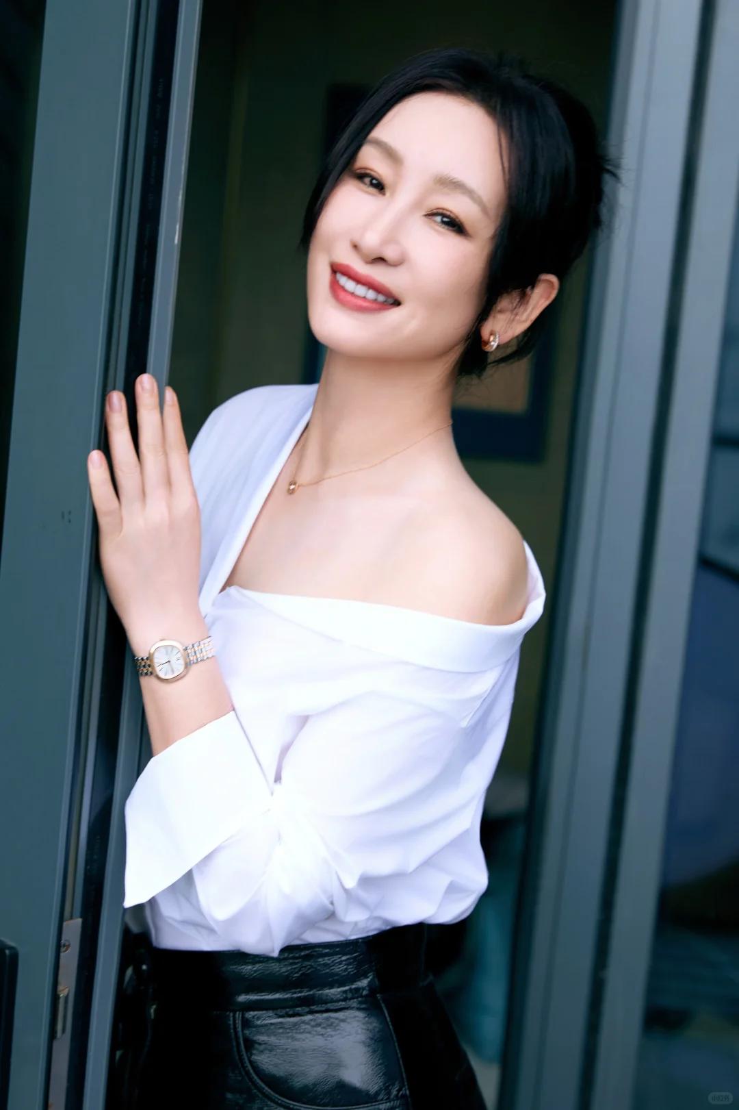 央视镜头前，秦海璐聊起接演《主角》花彩香的往事，一番话让不少网友直呼"这才是读书