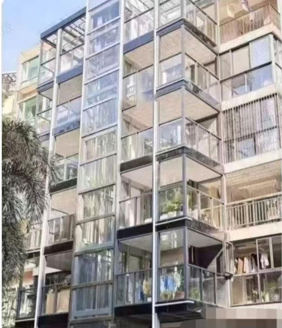 转自微友：从去年开始，我住的老旧小区加装电梯，每户出两万块钱。刚开始很多住户不愿