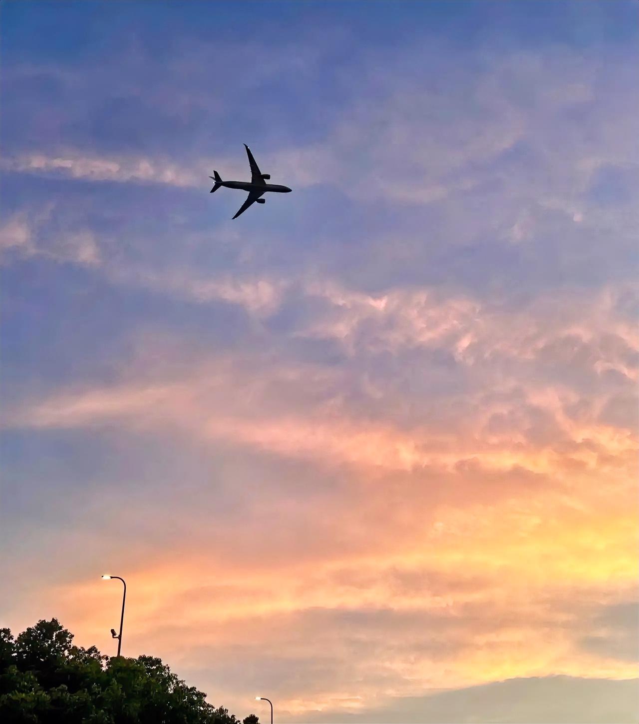 你到那个地步了：1.不发朋友圈，也不看朋友圈，不互动，不点赞评论2.不跟亲