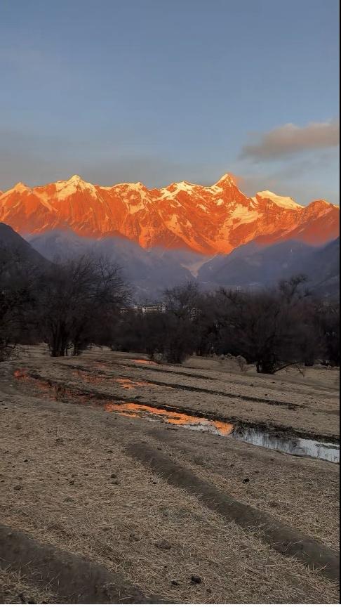 这三张照片你分得清哪个是原子弹，哪个是烟花，哪个是风景吗？