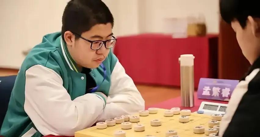 本以为弃子大师曹岩磊能在新泰杯决赛中气势如虹地击败魔童孟繁睿，然而，曹岩磊却在先