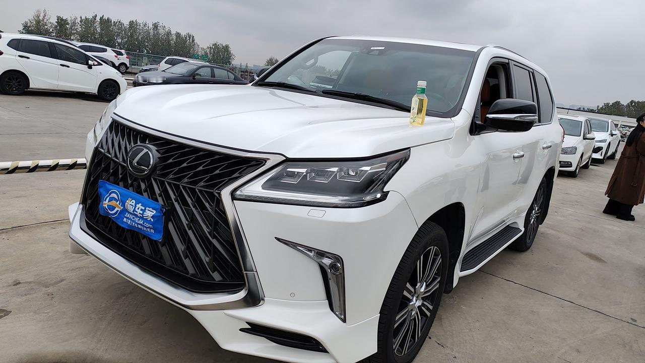 车界之怪现象！新款雷克萨斯LX700才卖125万，平行进口的老款LX570却要