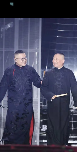 我问了昨天去看岳云鹏演唱会的朋友她一开口就说，不建议你去看了笑的肚子疼，现在