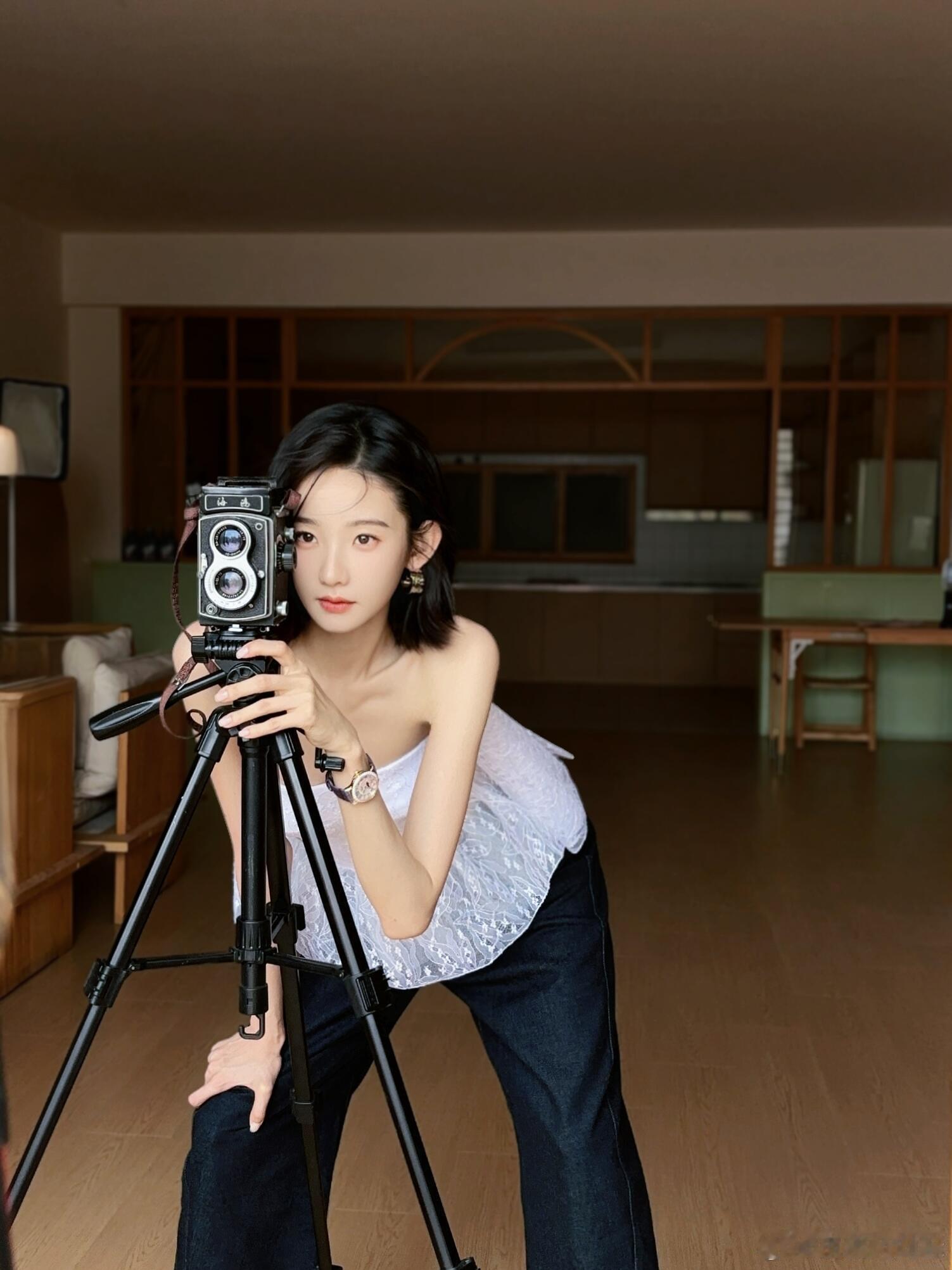 张艺凡不愧是舞蹈生，这身材这气质🤩​​​