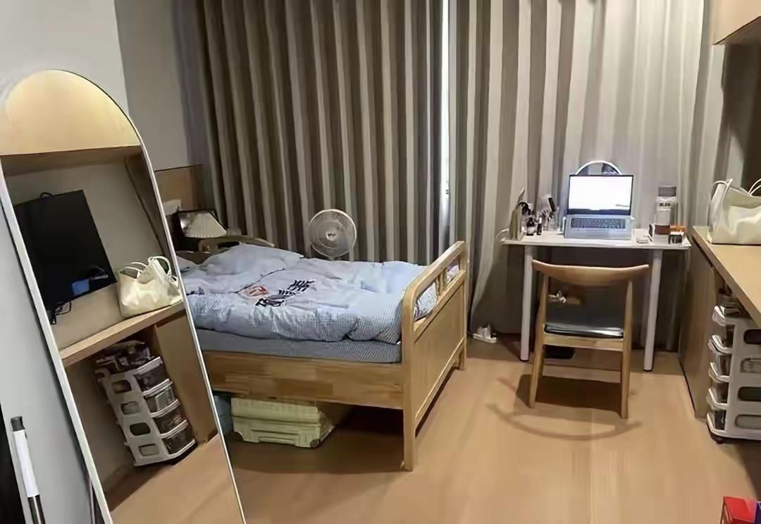 浙江27岁女生因方便照顾自理奶奶，与奶奶同住乐清某养老院，奶奶月费2600元，她