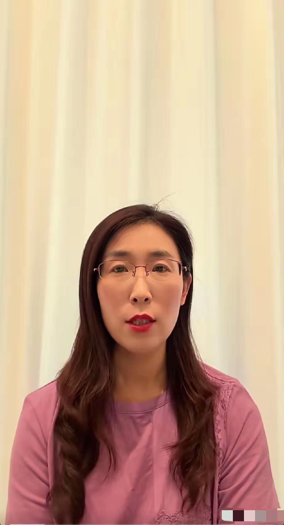 朱女士的丈夫撤诉了！朱女士刚刚发布视频，说她今天接到了法院的通知，她的丈夫已经撤