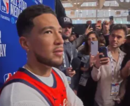 太阳球员德文-布克接受媒体采访，在谈到自己的菜鸟时刻时说：“在迈阿密，德维恩-