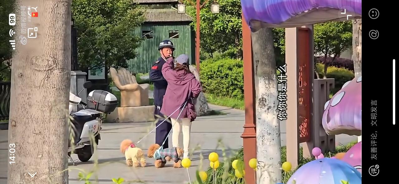 小仙女遛狗不拴绳，被保安劝阻，小仙女大爆三字经，倒地撒泼打滚。现在真的需要福建三