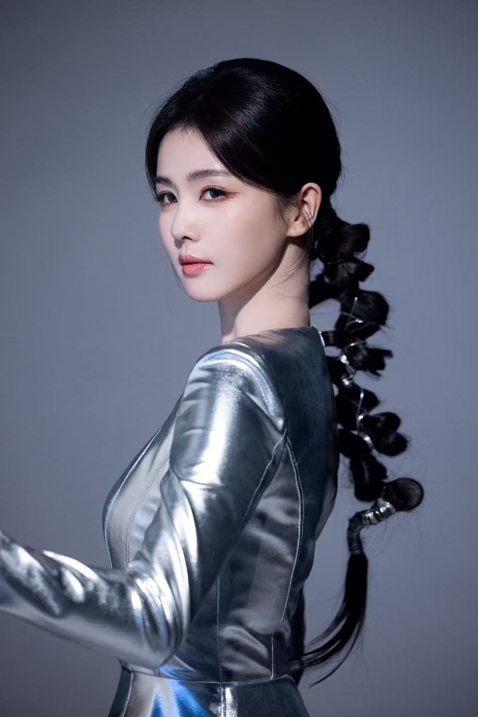 白鹿银色流光白鹿未来感银裙好美的科技女神👸