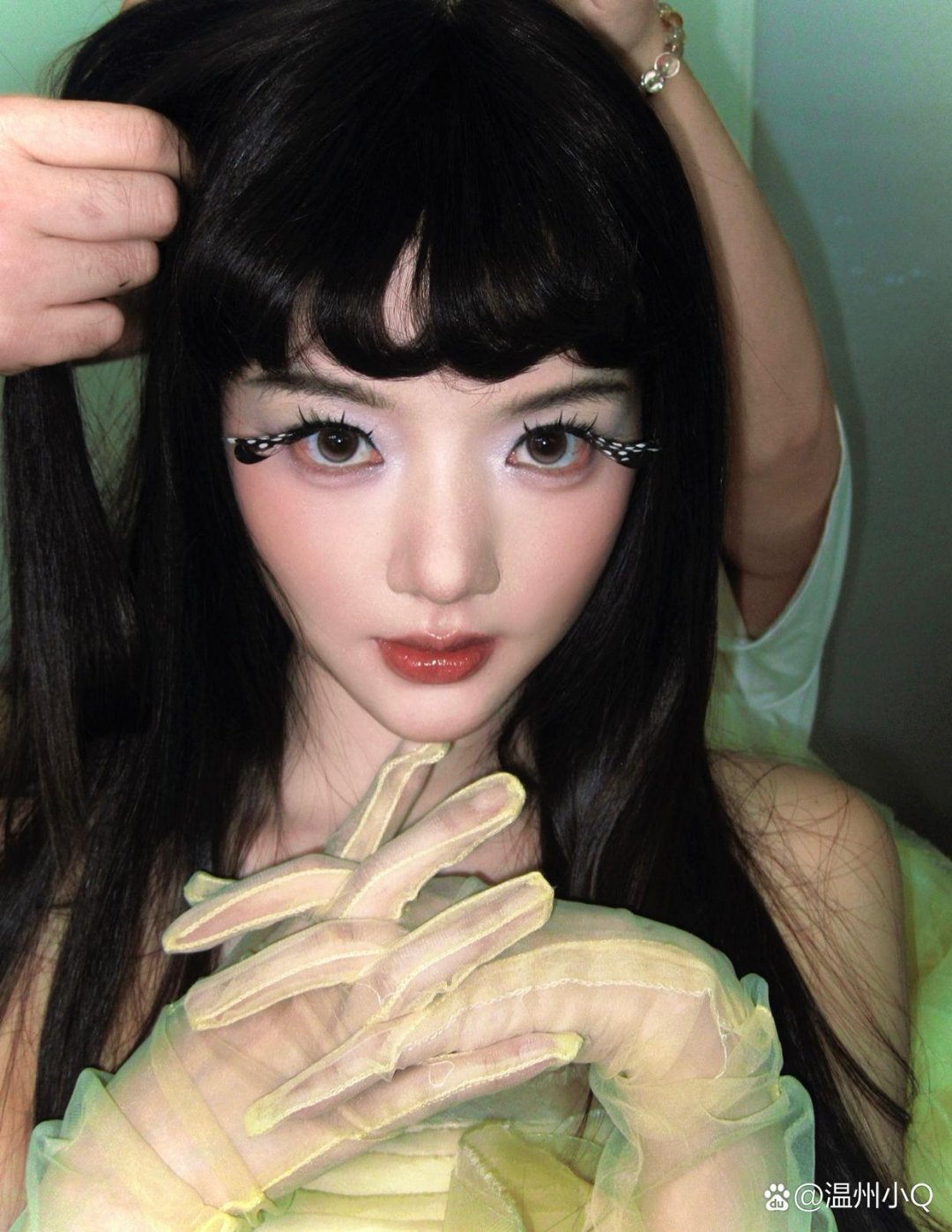 完全不一样的任敏，妆造突破好大，但还蛮好看的，我喜欢。