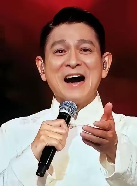 盘点让人振奋人心气势磅礴的爱国歌曲！刘德华先生的《中国人》。叶振棠先生的《万