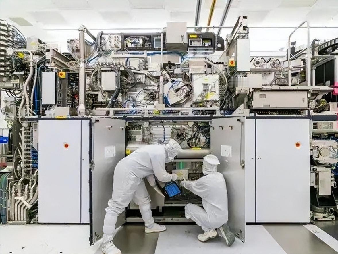 继荷兰日本之后！大陆将独立造光刻机，外媒：似乎搞错了光刻机作为芯片制造的“皇