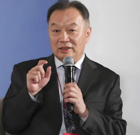 温铁军教授：我现在已经有很多帽子戴上了，给我扣帽子的大部分是官员和学者。温铁军