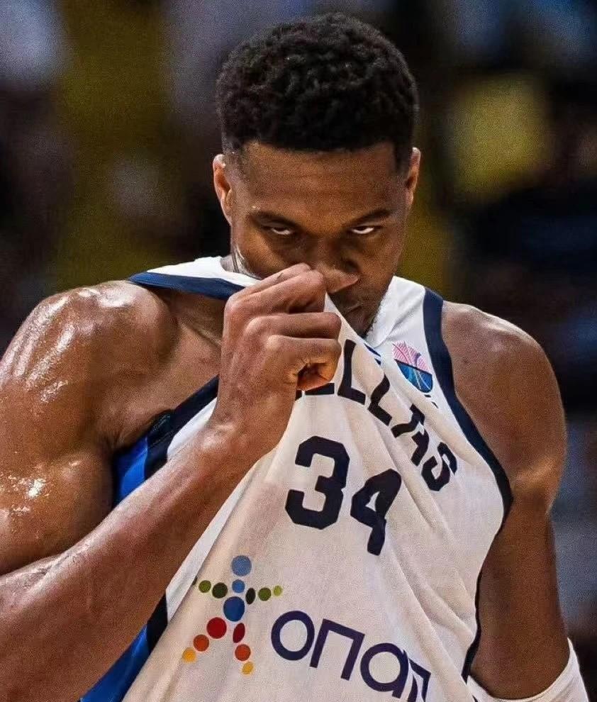 欧锦赛四强已经出炉，字母哥成为唯一有望夺冠的NBA超级巨星！现在欧锦赛四强对阵