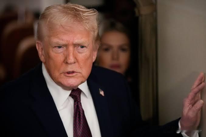 记者：格陵兰首相今天表示他们更愿意留在丹麦。特朗普：这是谁说的？记者：格