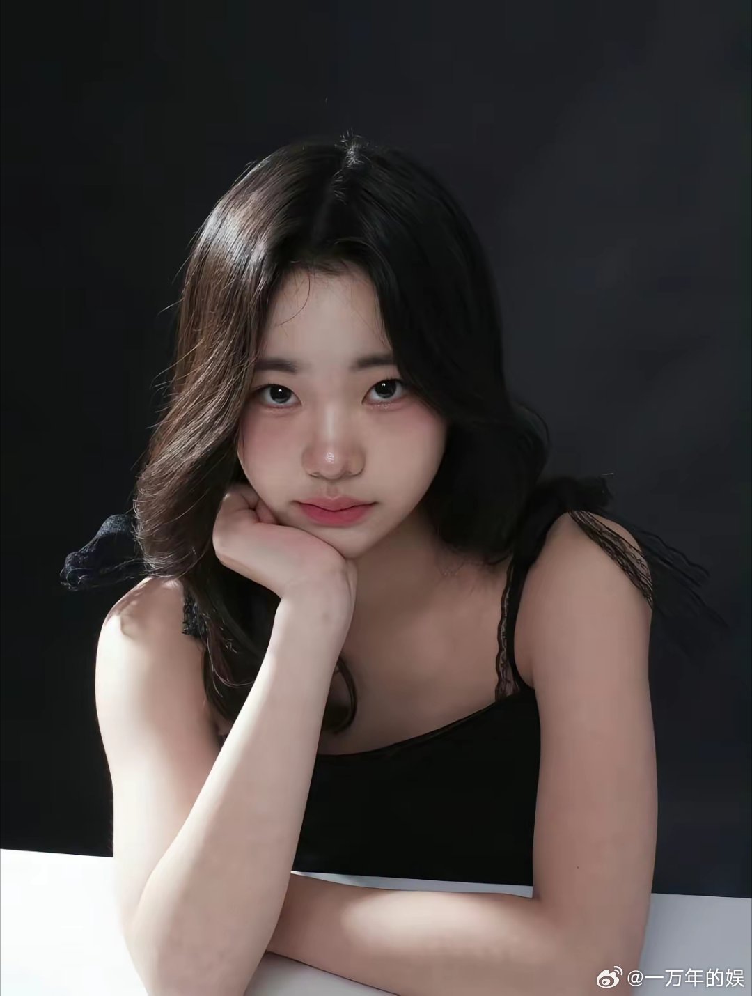 小S小女儿又要出道了。14岁长相变了，居然也慢慢好看起来了。感觉许老三会成为三个