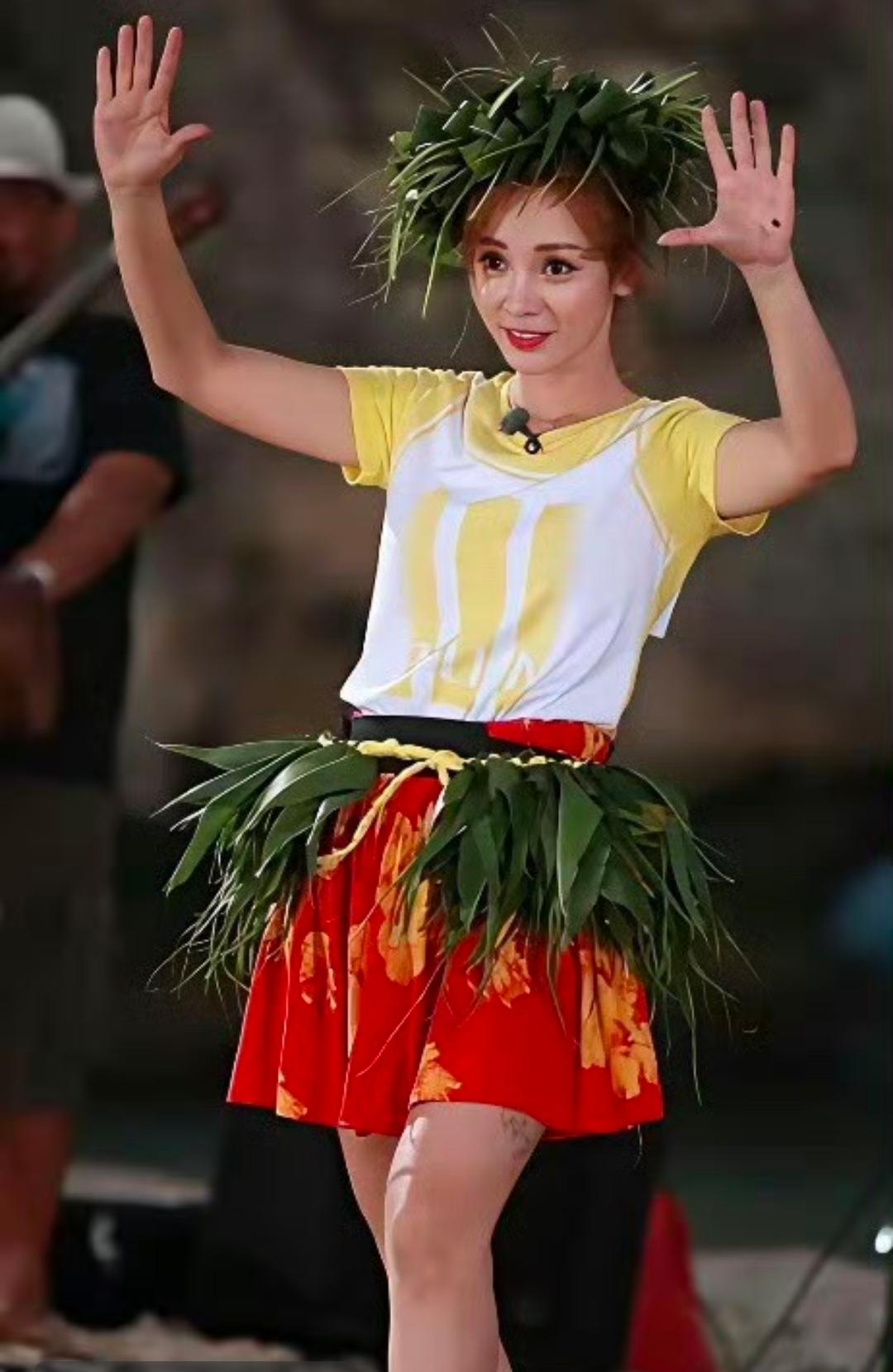 柳岩才是真正的拼命三娘吧！当年她参加跑男，为了收视率也是拼了，邓超他俩配合完成
