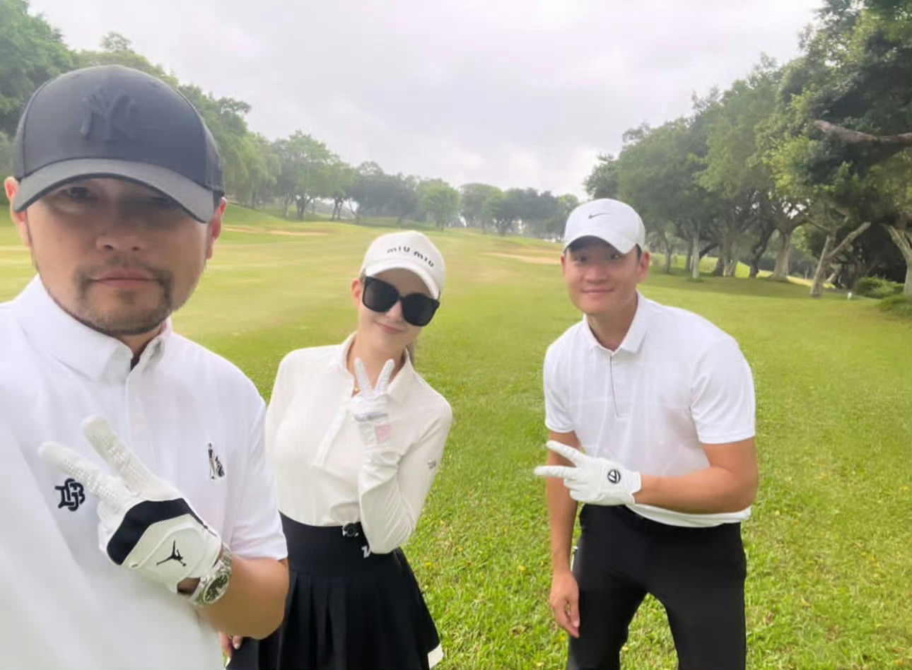 又是带老婆打高尔夫的一天