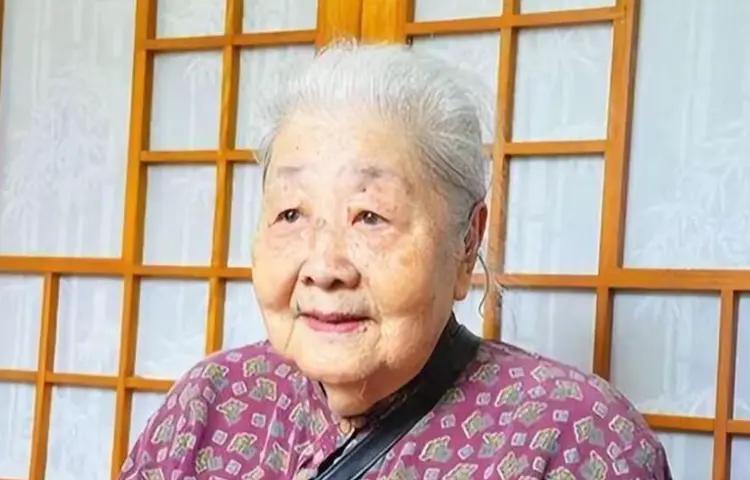 张怀敏，1924年12月出生在沈阳，是张作霖六夫人马岳清所生的女儿，在张家女儿中