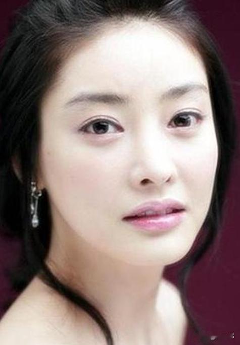 2006年，张紫妍被公司老板金承勋送进首尔私立医院，做了一场让她永远无法怀孕的手
