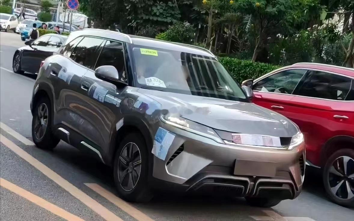 这车怎么了？？？贴这么多的胶布啥意思？？？海阔试车超话​​​