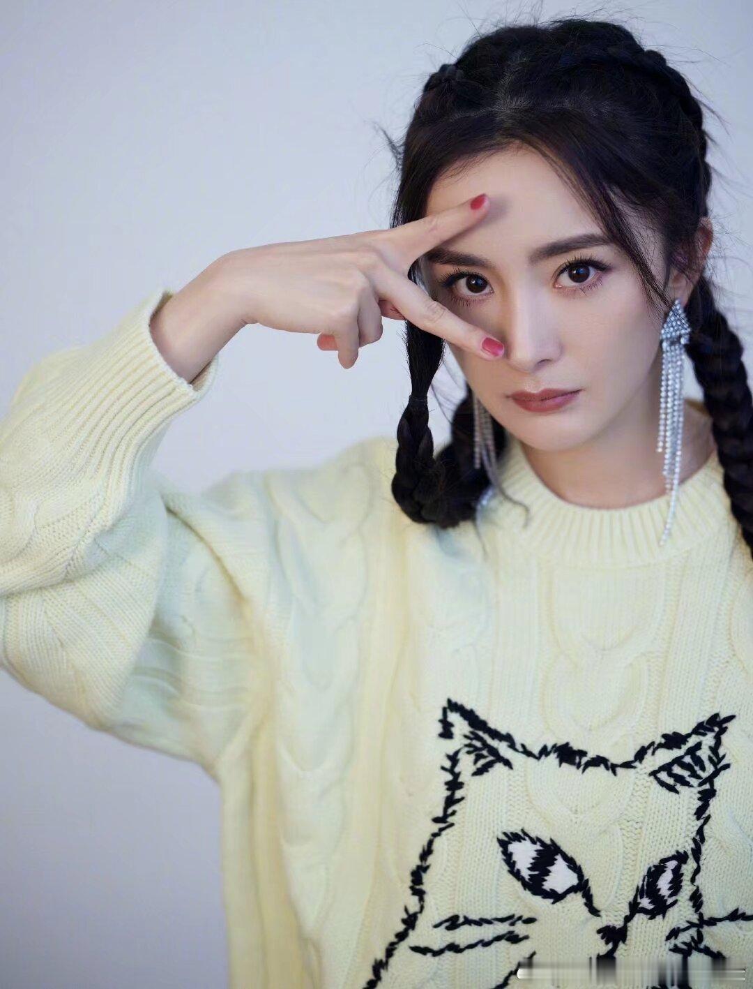 杨幂🦊杨幂背背佳全球首席品牌代言人“当大家都在期待一场85分的演出的时候