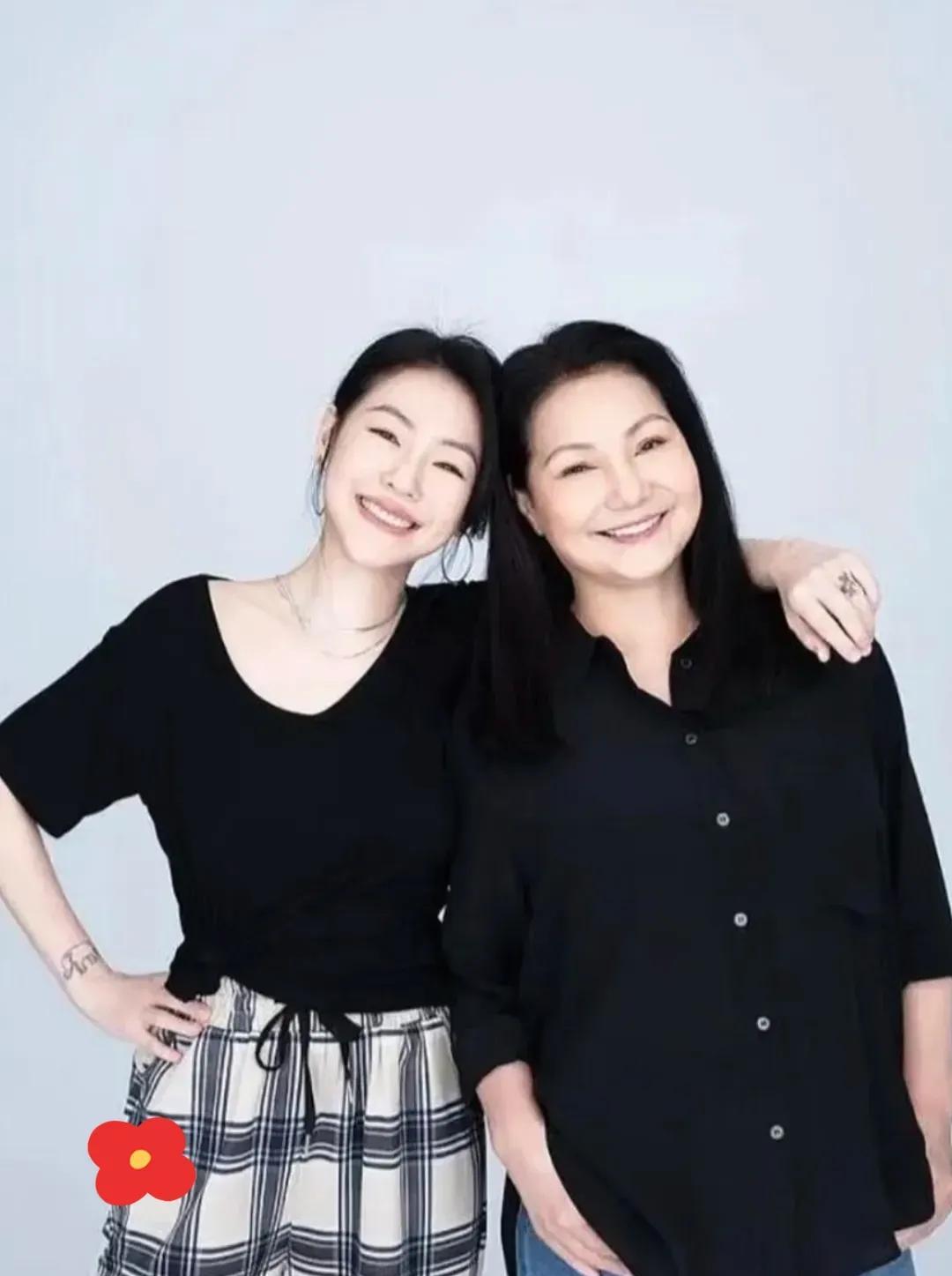 我表姐说：管太宽的家长真要不得！小S妈妈黄春梅，全然不知女儿舆论艰难，还吐槽女