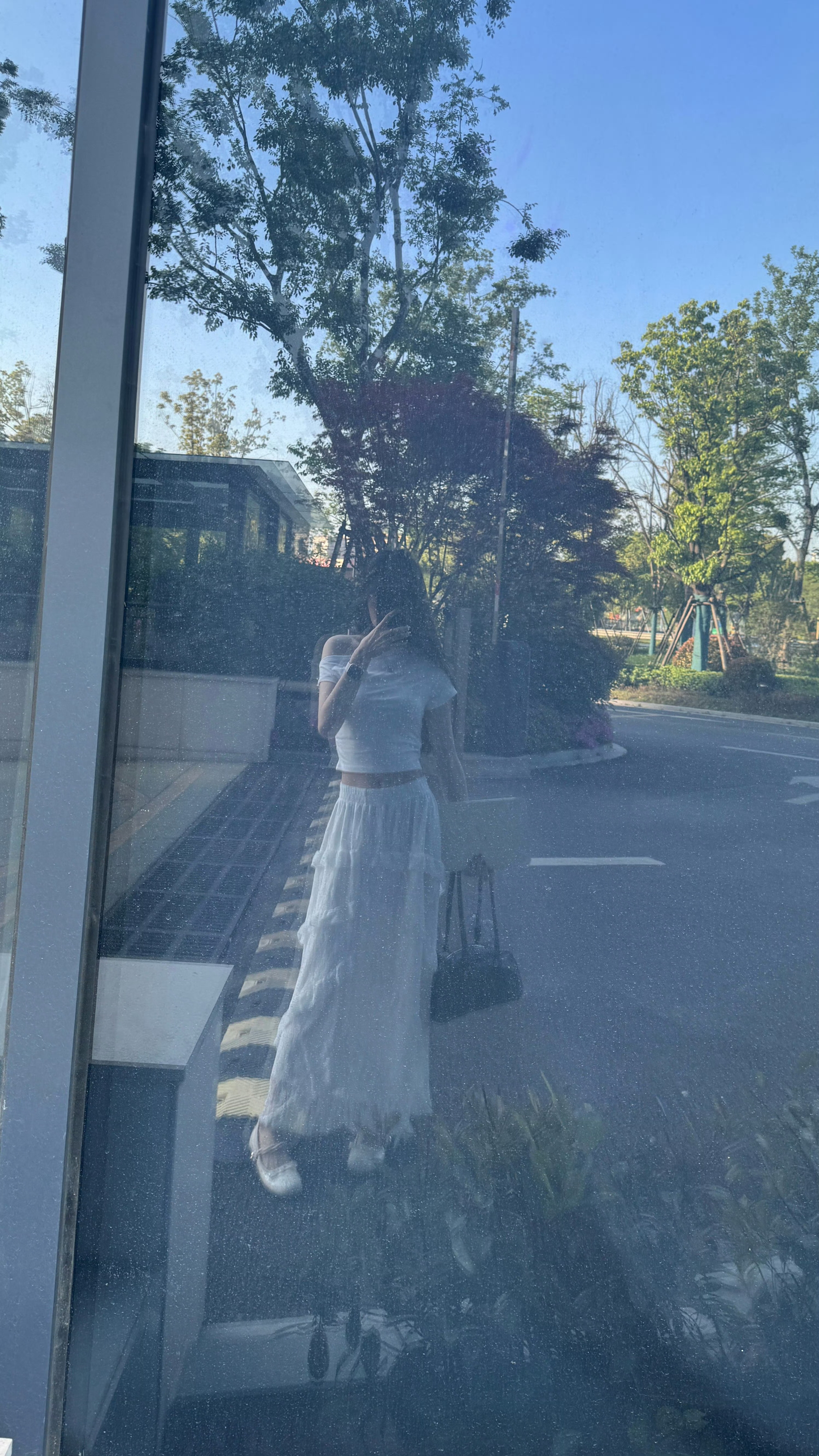 爱拍照的人应该都看见镜子走不动道吧…​​​