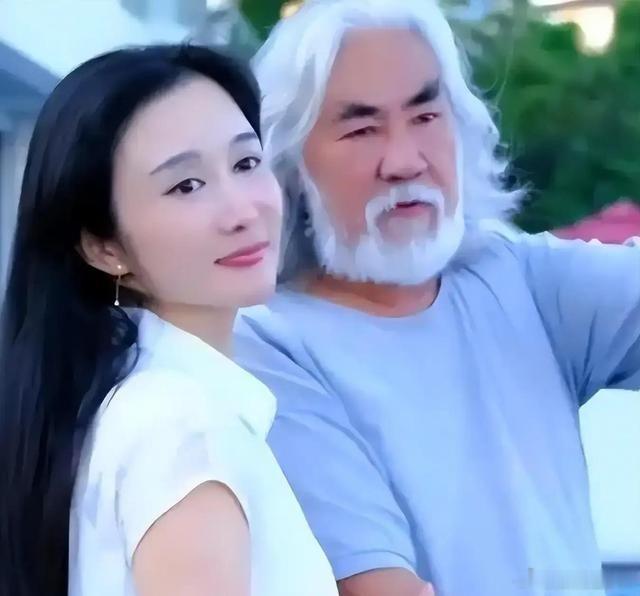 牡丹花下死！张纪中被爆提前转移财产，杜星霖终究成了“小丑”一场离婚官司，能拖十年
