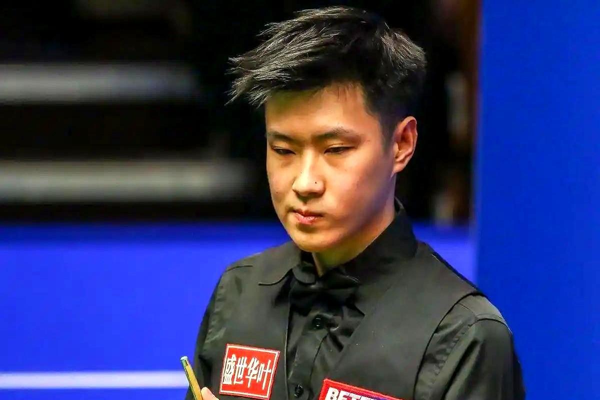 前英锦赛冠军赵心童，这次真悬了。英锦赛1/8决赛，一场中国德比，赵心童2比6被