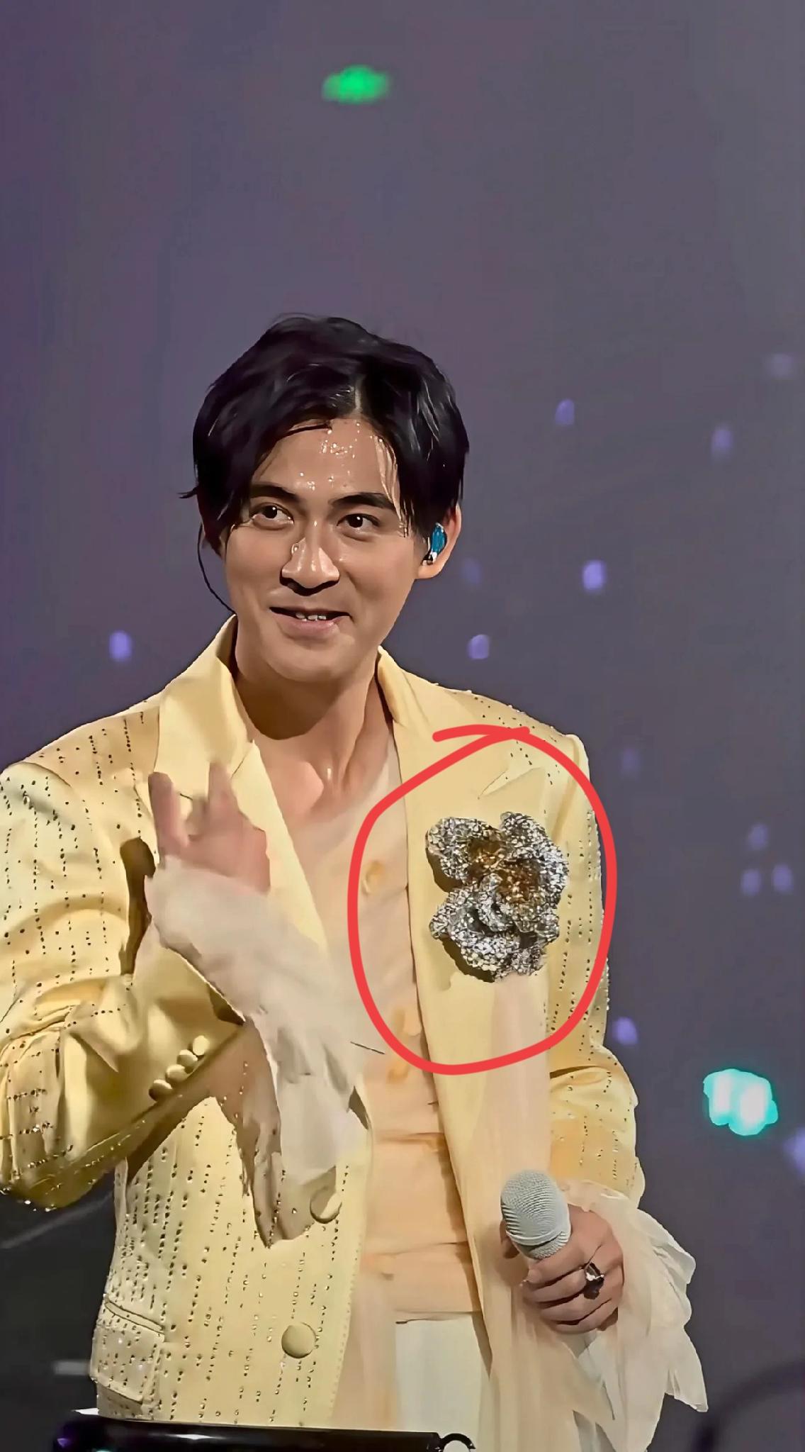 周渝民现在的状态真给所有还在做梦的中年男人泼了一盆冷水。F4同框，言承旭