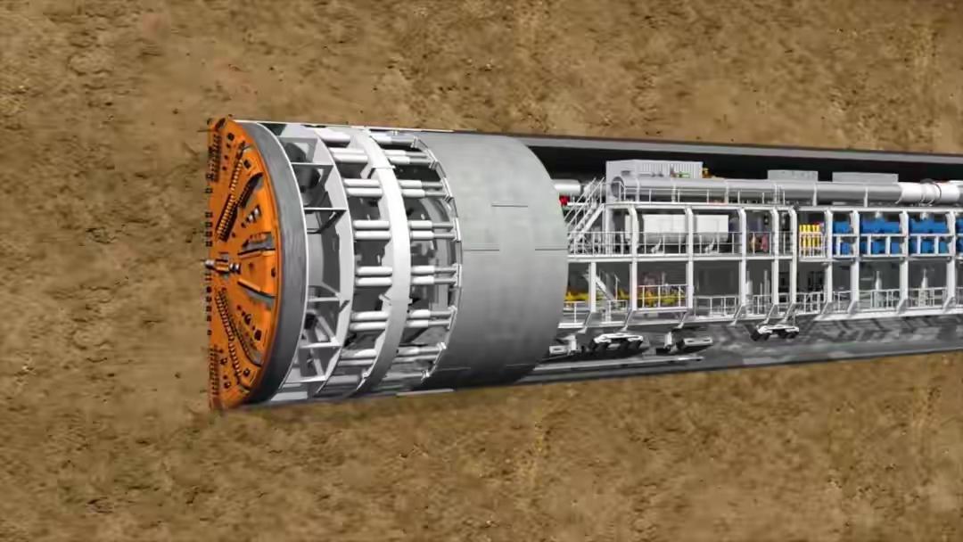 阿三：“阿中，你给我出来！”阿中：“咋了？”阿三：“你赔我钱！赔我钱！”阿