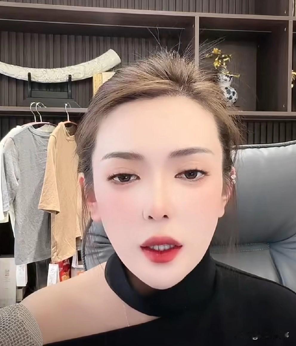 阿宇怒怼白雨，你最没资格说老狗赚黑心钱，你花着他的钱，吃饱饭骂厨子！