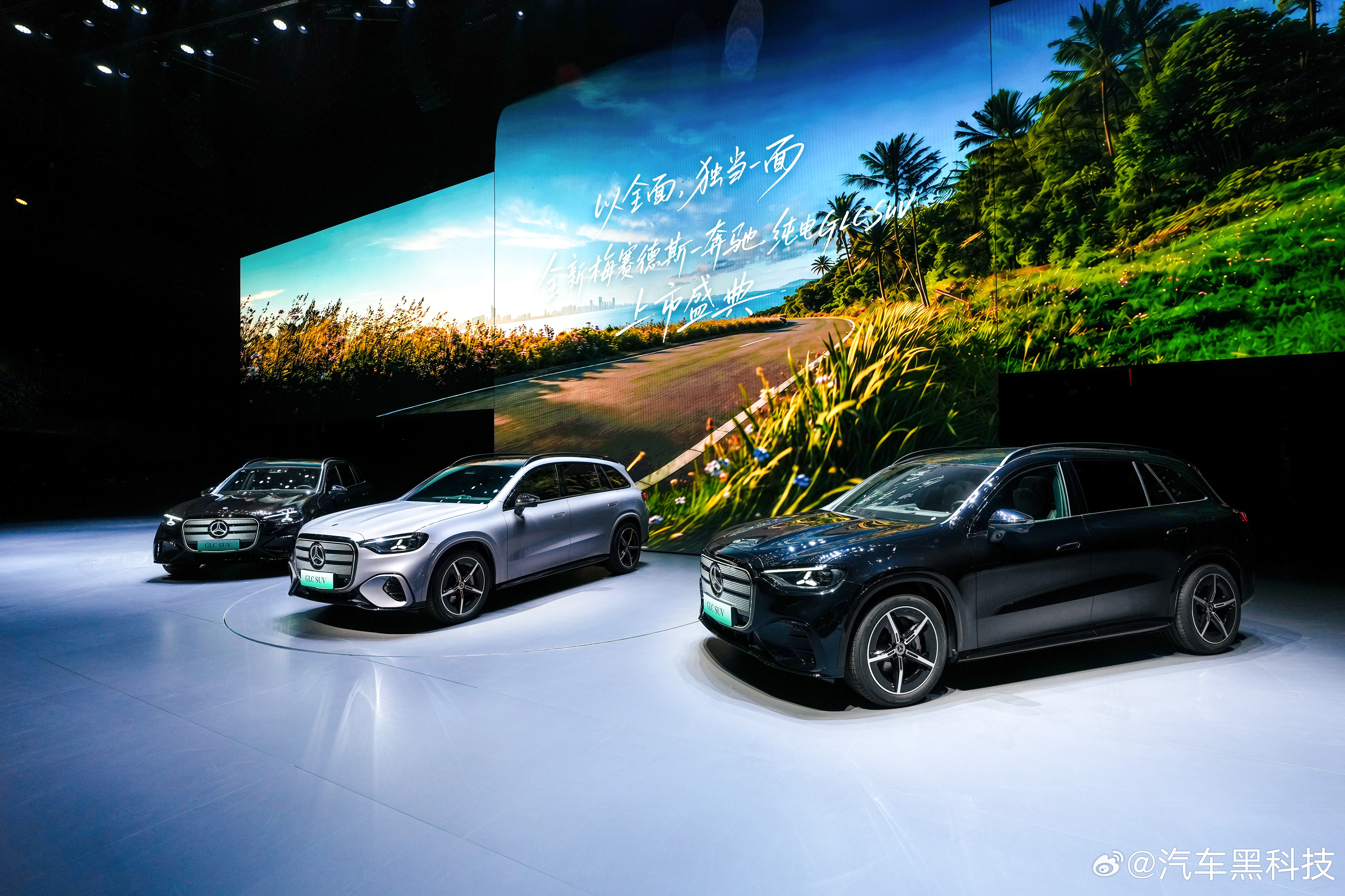 7月8日晚，全新梅赛德斯-奔驰纯电GLC350L4MATIC鎏金版正式上市