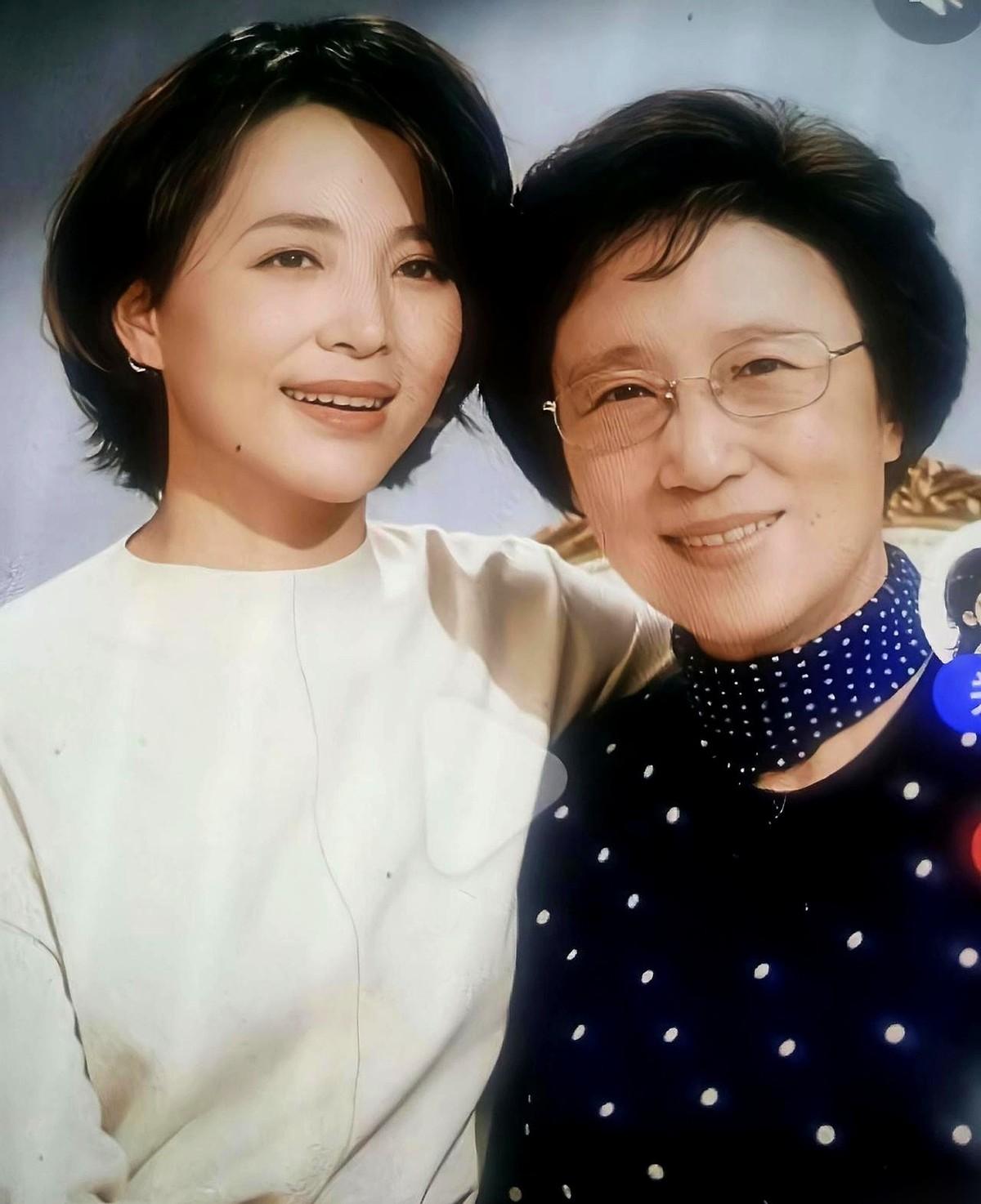 “从你如花似玉伴到人老珠黄，最后看着你奄奄一息，生命走到尽头。”刷到这句话，我