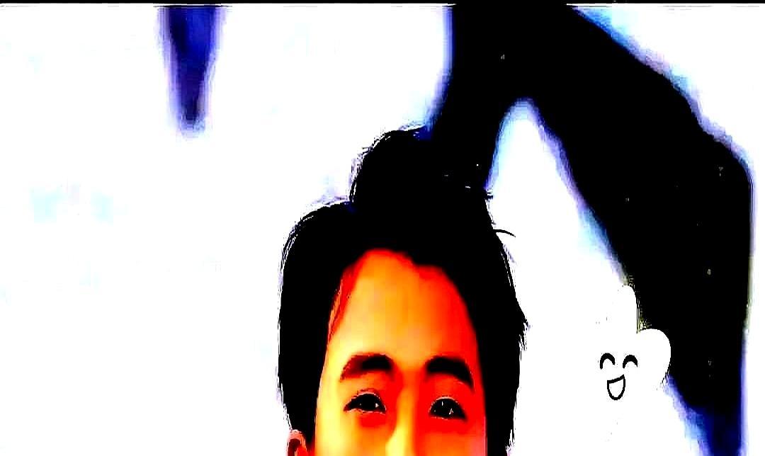 七个哥们进去，腿抖得跟筛糠似的，陈道明一眼就把人冻住。郭麒麟进门，鞠个躬，