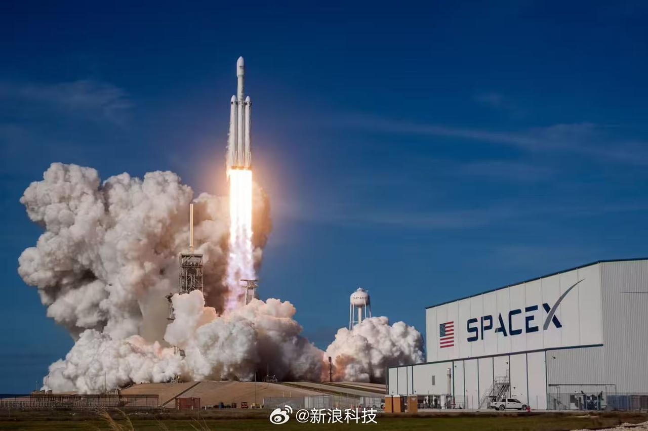 路透社当地时间周二援引三名知情人士消息称，埃隆·马斯克旗下火箭与卫星企业S