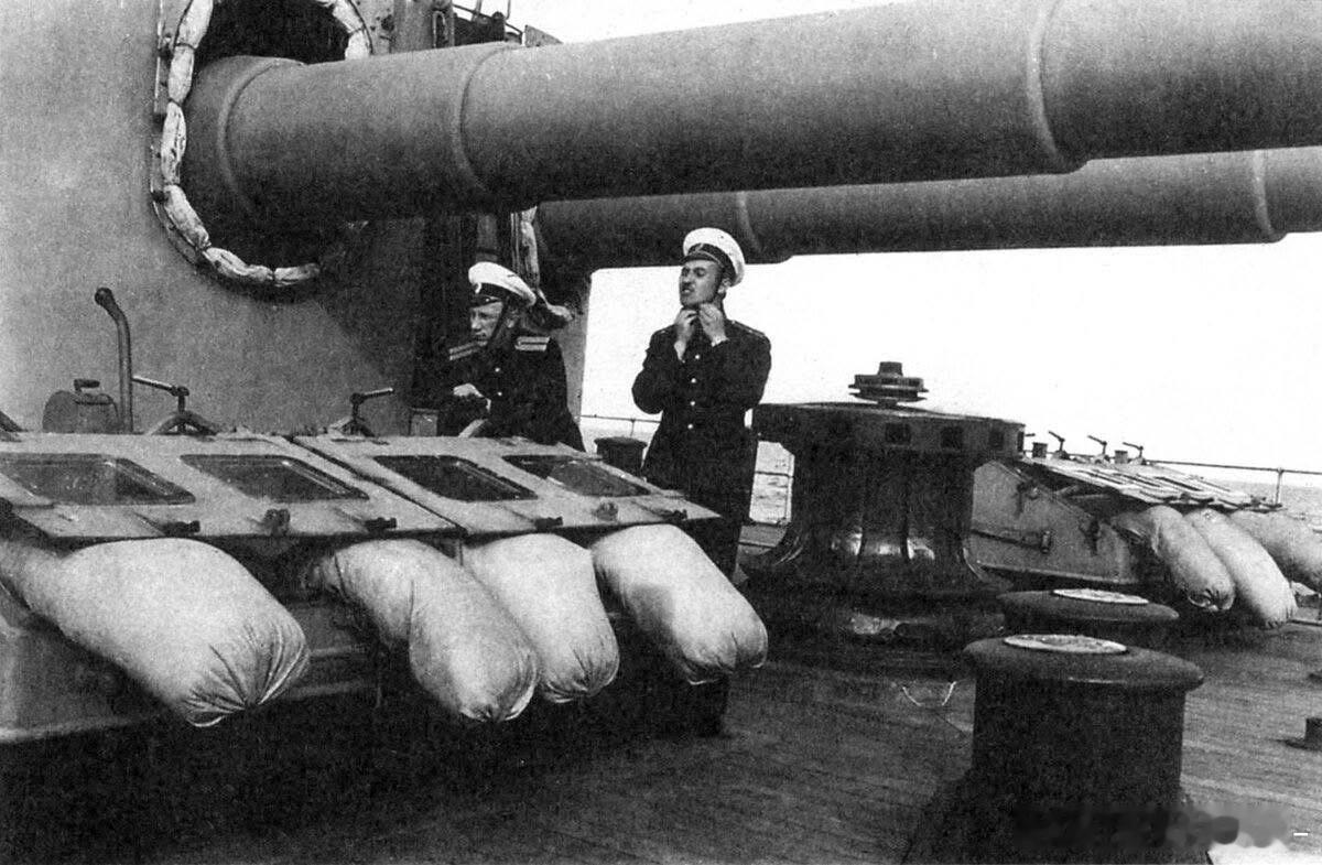 沙俄海军博罗基诺级战列舰光荣号的高清照片（图1）以及其舰首305mm40倍口径主