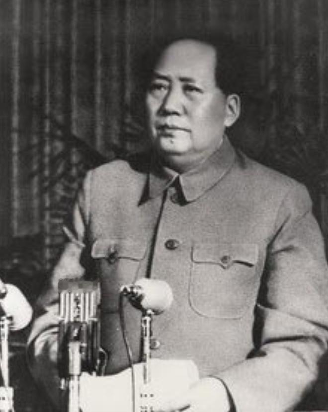 1949年选主席，毛泽东575票当选，差一票满票，周恩来赶紧汇报，毛主席一句话让
